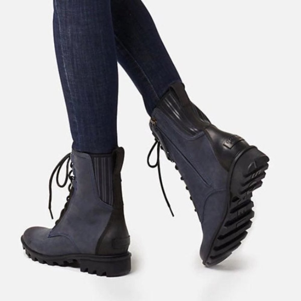 Lightly used Sorel Phoenix Waterproof Navy Leather Boot with black accents/laces